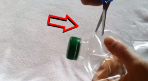 He cut a plastic bottle with scissors, and what he made will delight every housewife